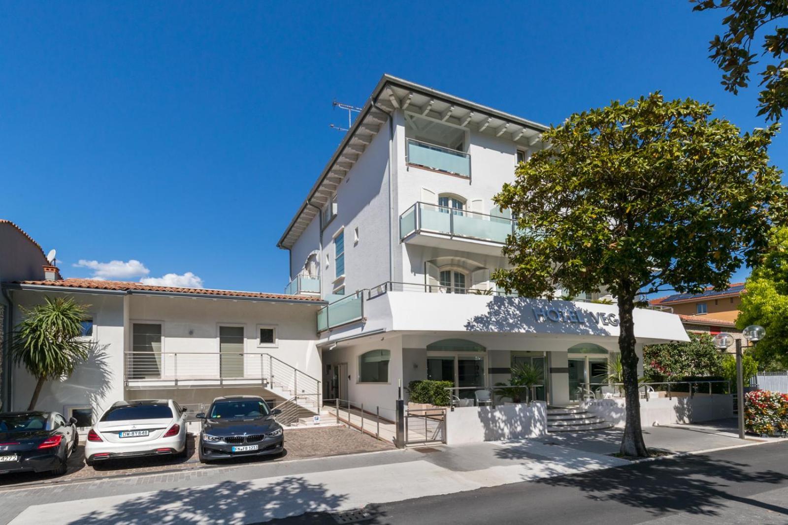 Hotel Vega Μαλτσεζίνε Εξωτερικό φωτογραφία